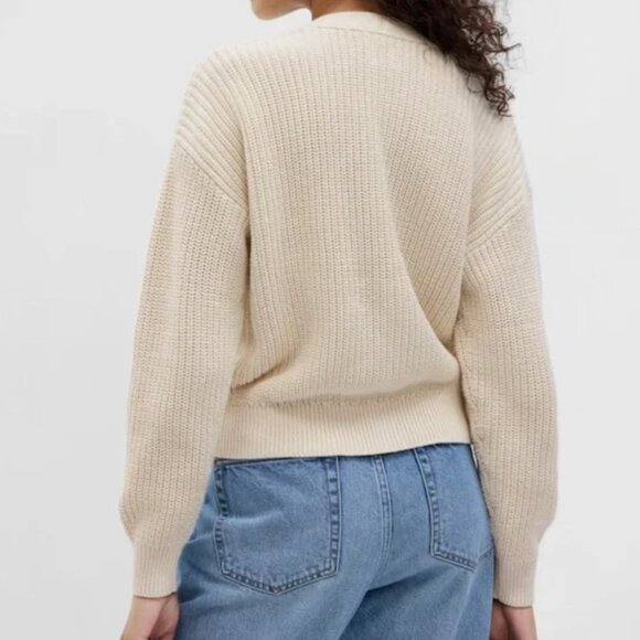 GAP Chino Beige Cotton Cropped Cardigan Sweater with V-Neck and Relaxed Fit (LP) - Picture 4 of 6